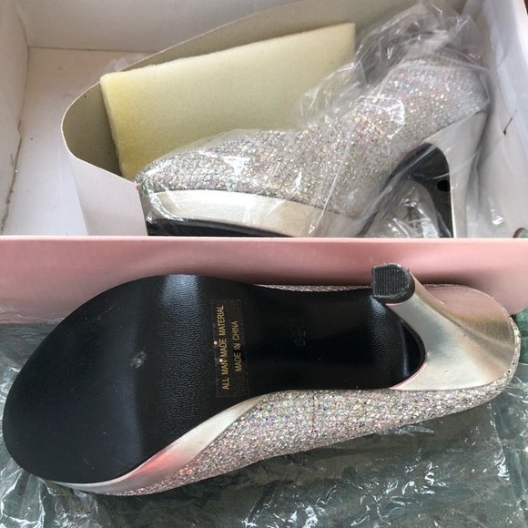 Touch ups Benjamin Walk silver 3 3/4 inch heels - Picture 7 of 8